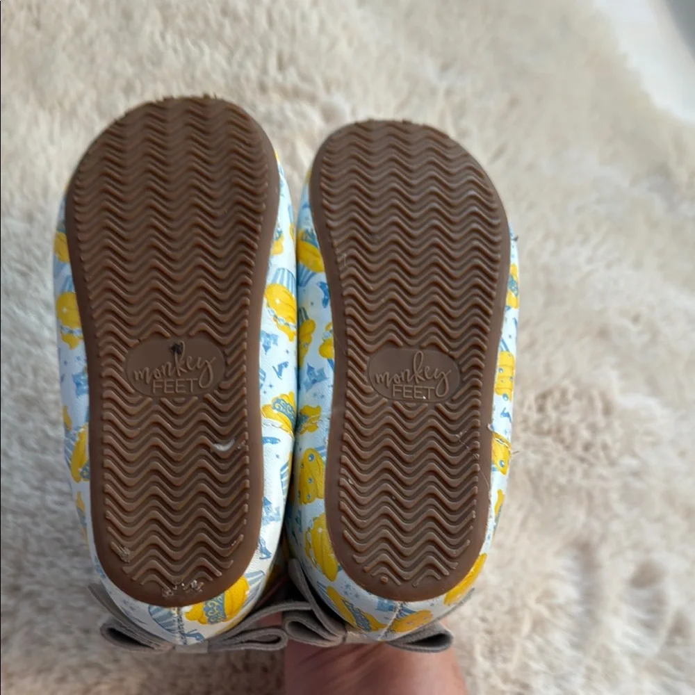 Monkey Feet Yellow and Blue Dress Shoes with Cross-Strap Design‎